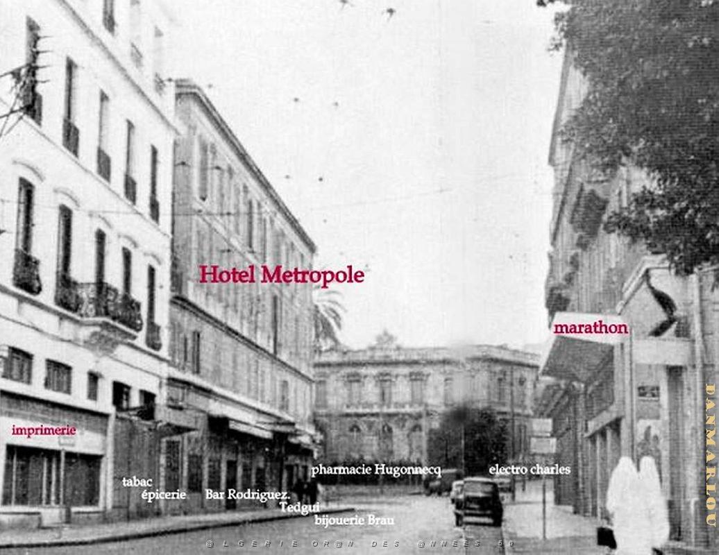 MH b- 074- Place Kleber et prefecture.jpg